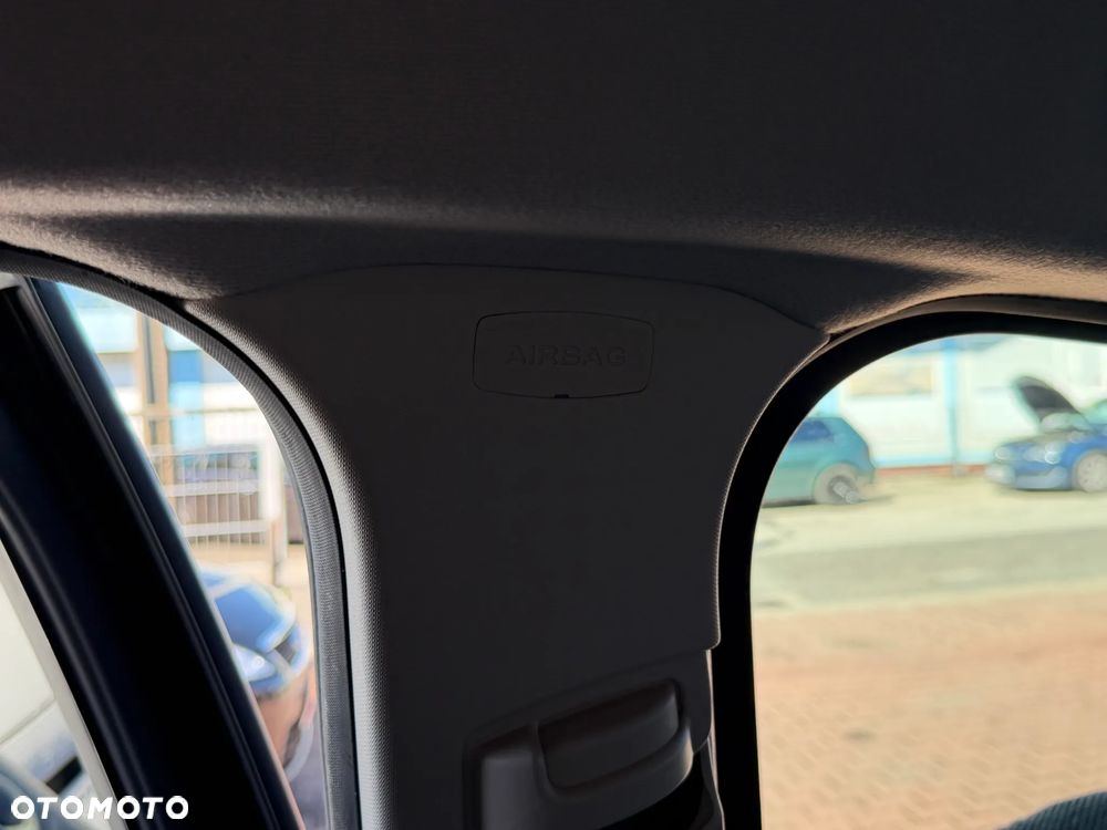 Ford C-MAX 1.6 Ti-VCT Champions Edition - 26