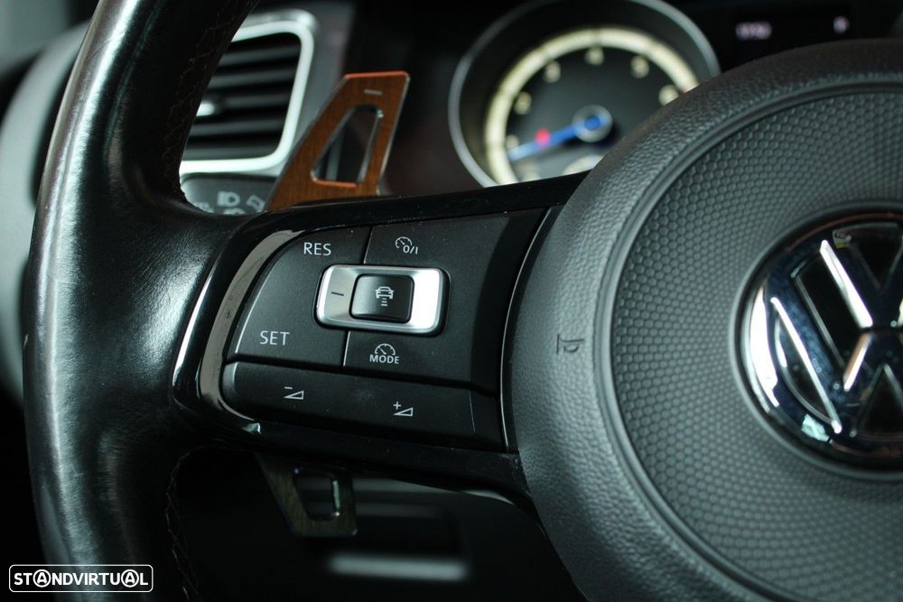 VW Golf R 2.0 TSI OPF 4Motion DSG - 32