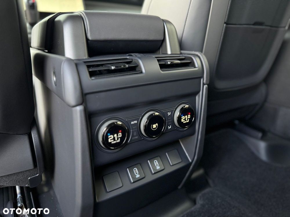 Land Rover Defender - 14