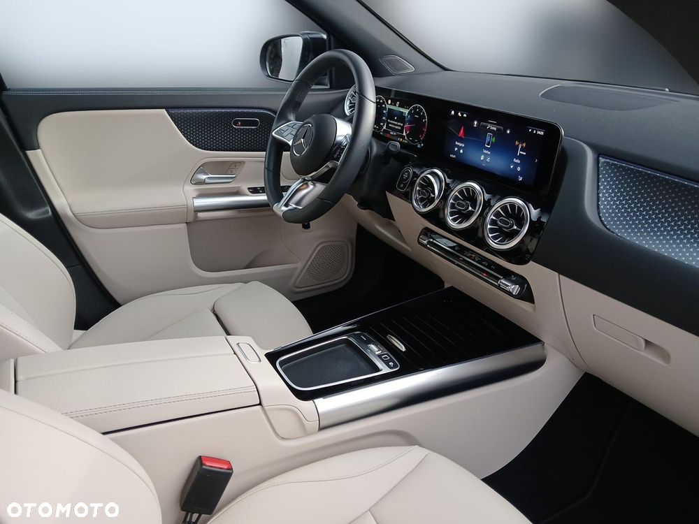 Mercedes-Benz GLA 200 Progressive - 12