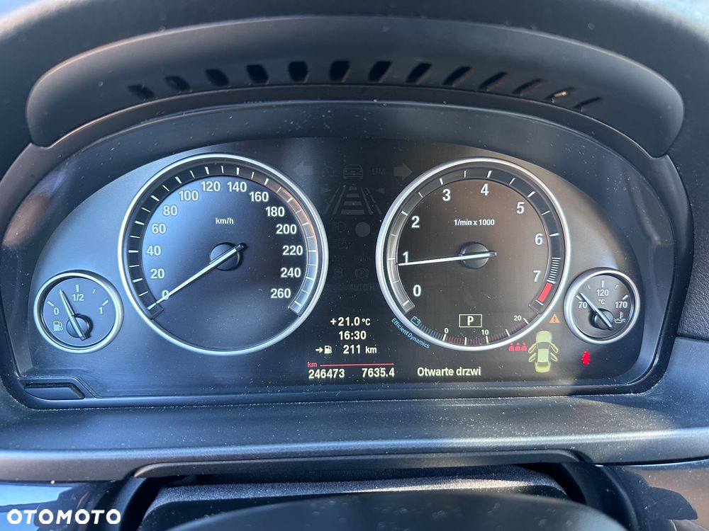 BMW Seria 5 528i xDrive - 24