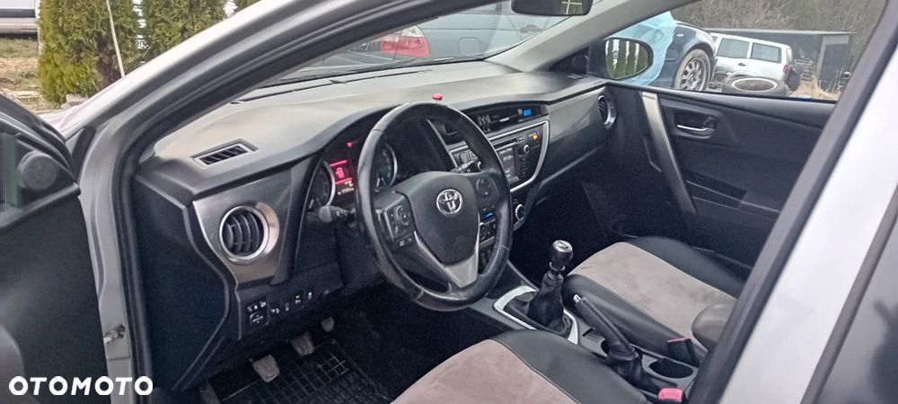 Toyota Auris 1.6 Valvematic Executive - 8