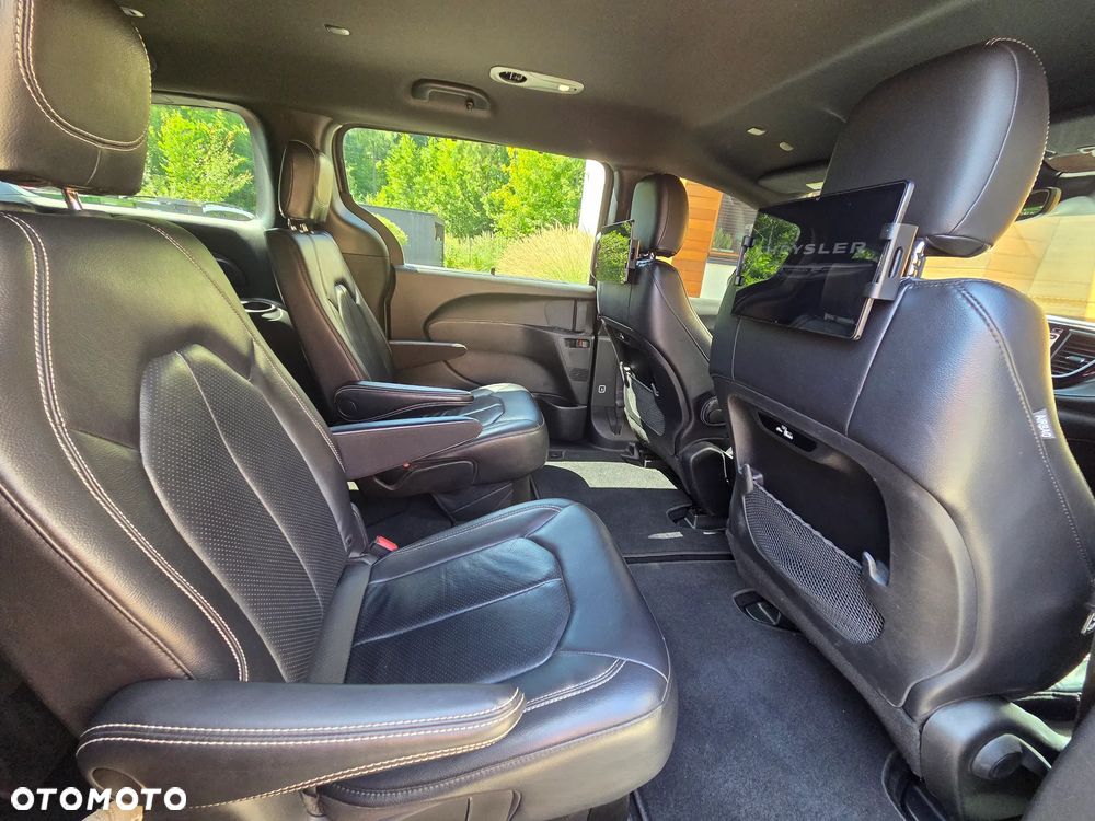 Chrysler Pacifica - 12