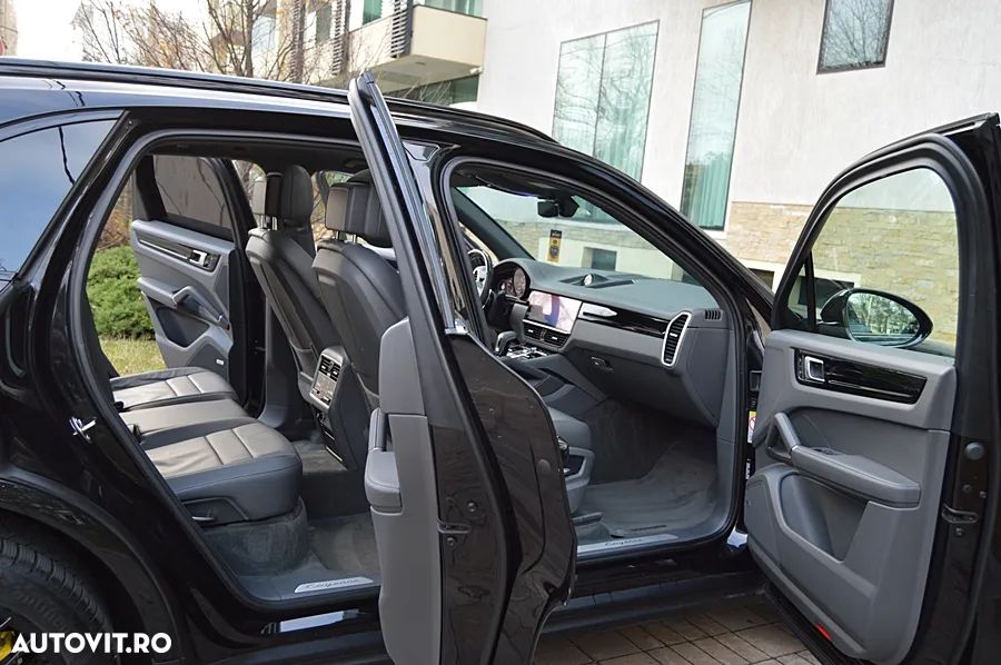 Porsche Cayenne Tiptronic S Platinum Edition - 14