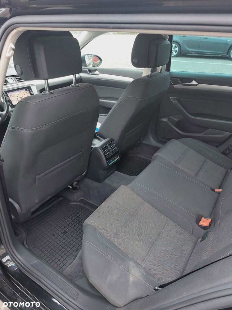 Volkswagen Passat - 4