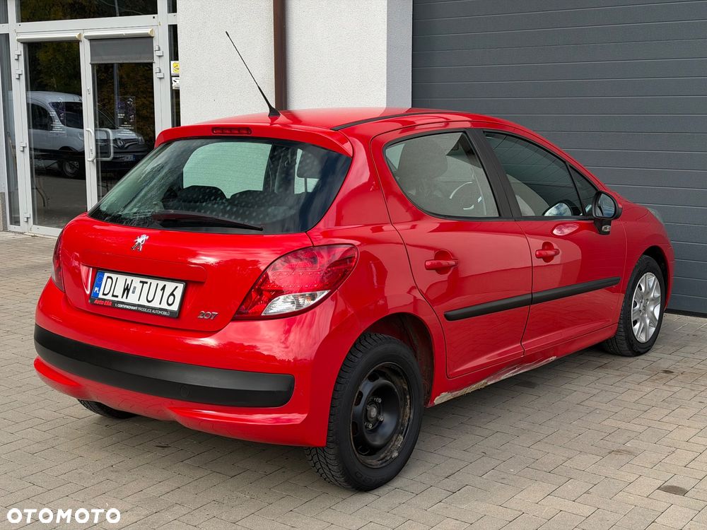 Peugeot 207 2010 photo 3
