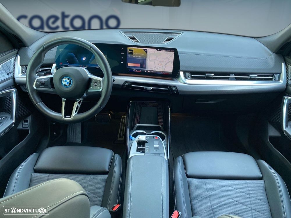 BMW iX2 eDrive20 Pack Desportivo M - 4