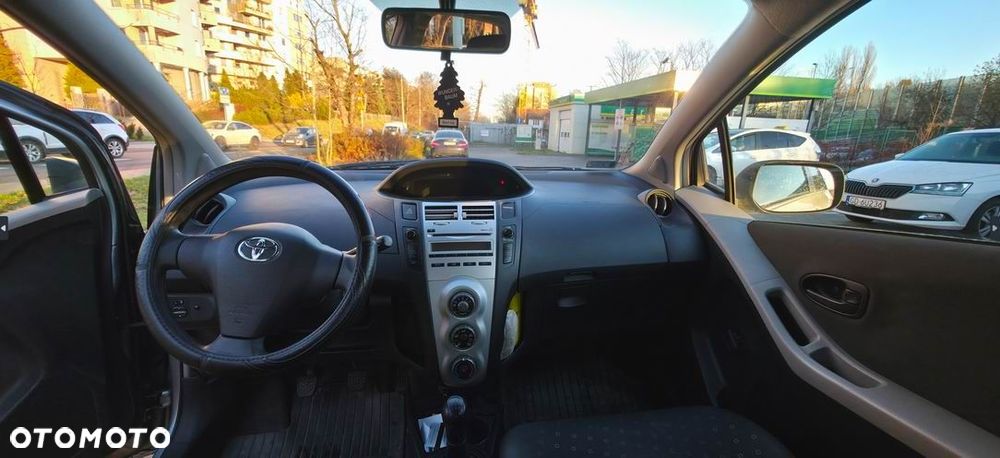 Toyota Yaris - 15