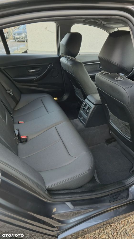 BMW Seria 3 320i Edition M Sport Shadow - 17