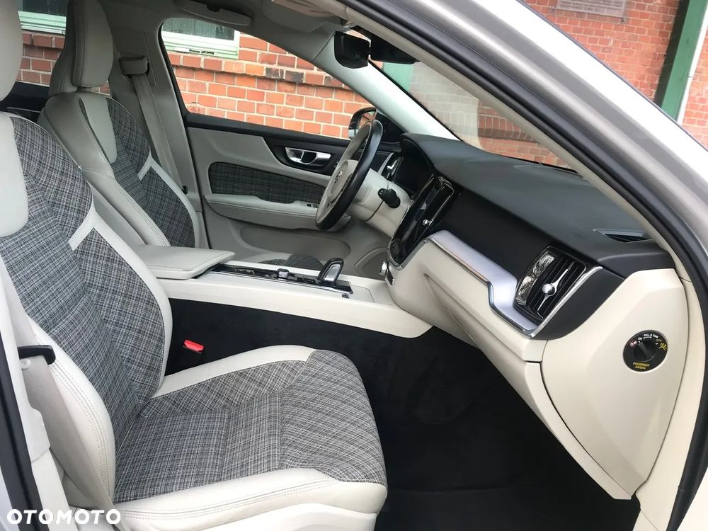 Volvo V60 ver-b4-d-momentum - 23