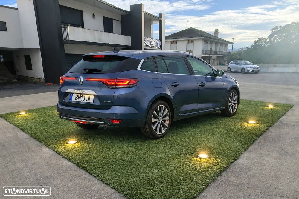Renault Mégane Sport Tourer E-TECH Plug-in 160 R.S. LINE - 4