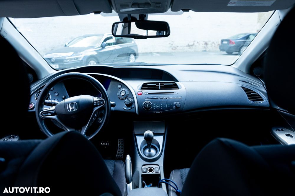 Honda Civic 1.8i-VTEC Executive - 9