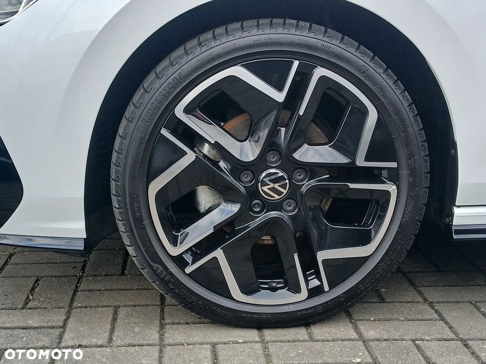 Volkswagen Golf 1.5 eTSI OPF DSG R-Line - 34