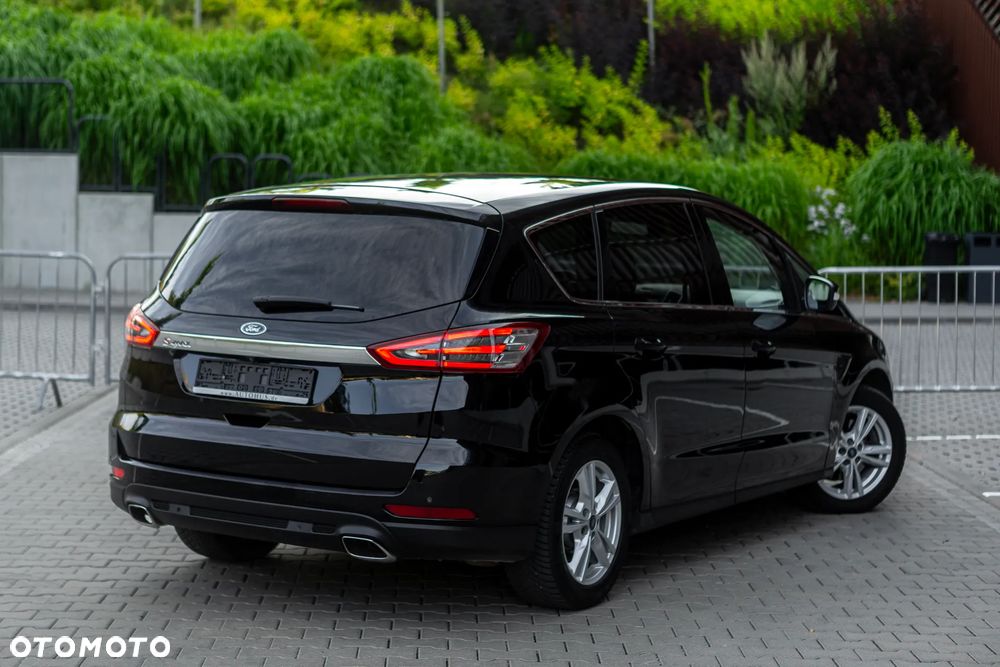 Ford S-Max - 17