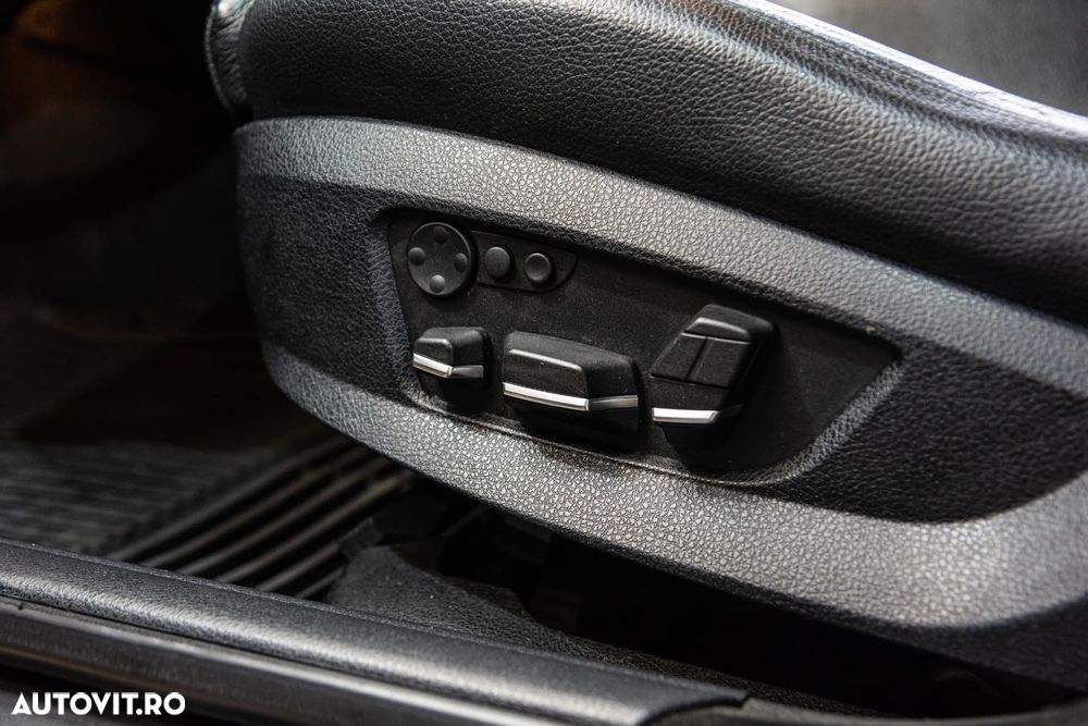 BMW Seria 5 525d xDrive - 28