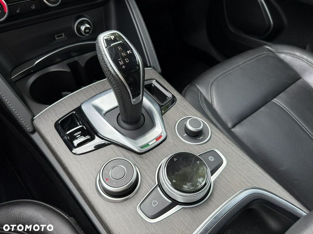 Alfa Romeo Stelvio 2.0 Turbo TI Q4 - 29