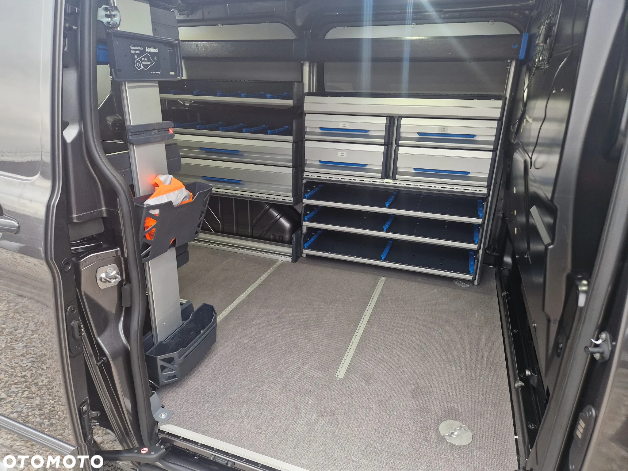 Ford TRANSIT CUSTOM - 11