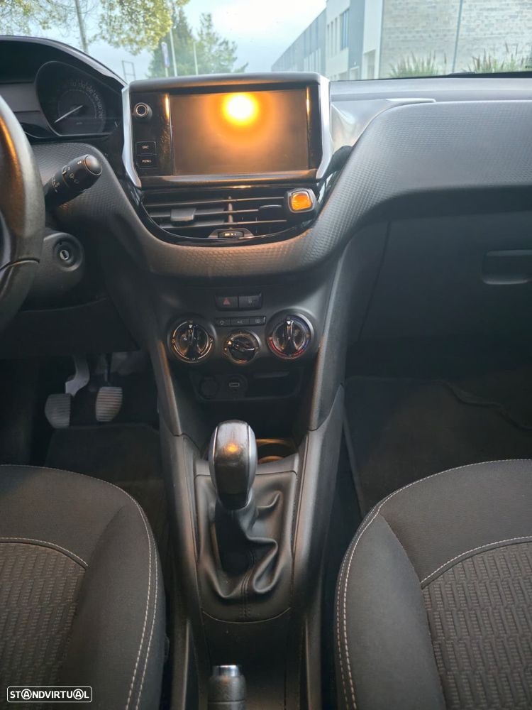 Peugeot 208 1.2 PureTech Style - 14