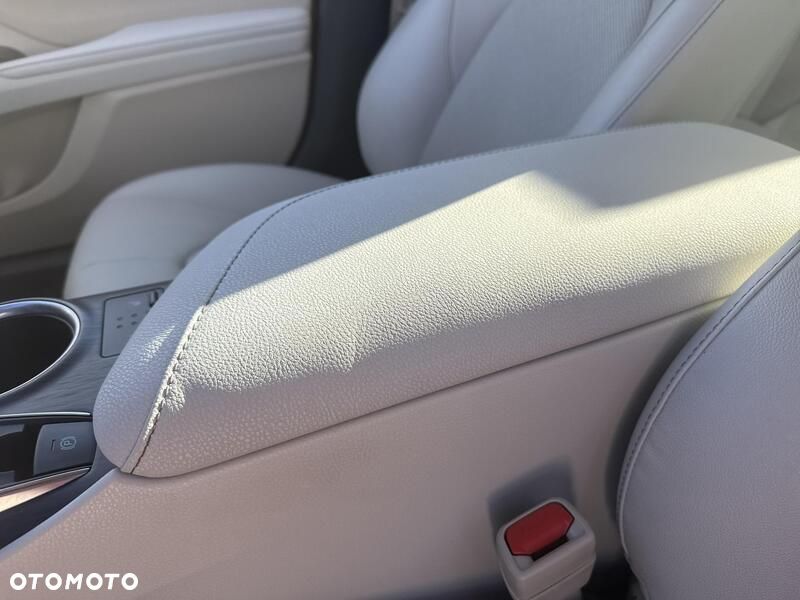Toyota Camry 2.5 Hybrid Executive CVT - 21