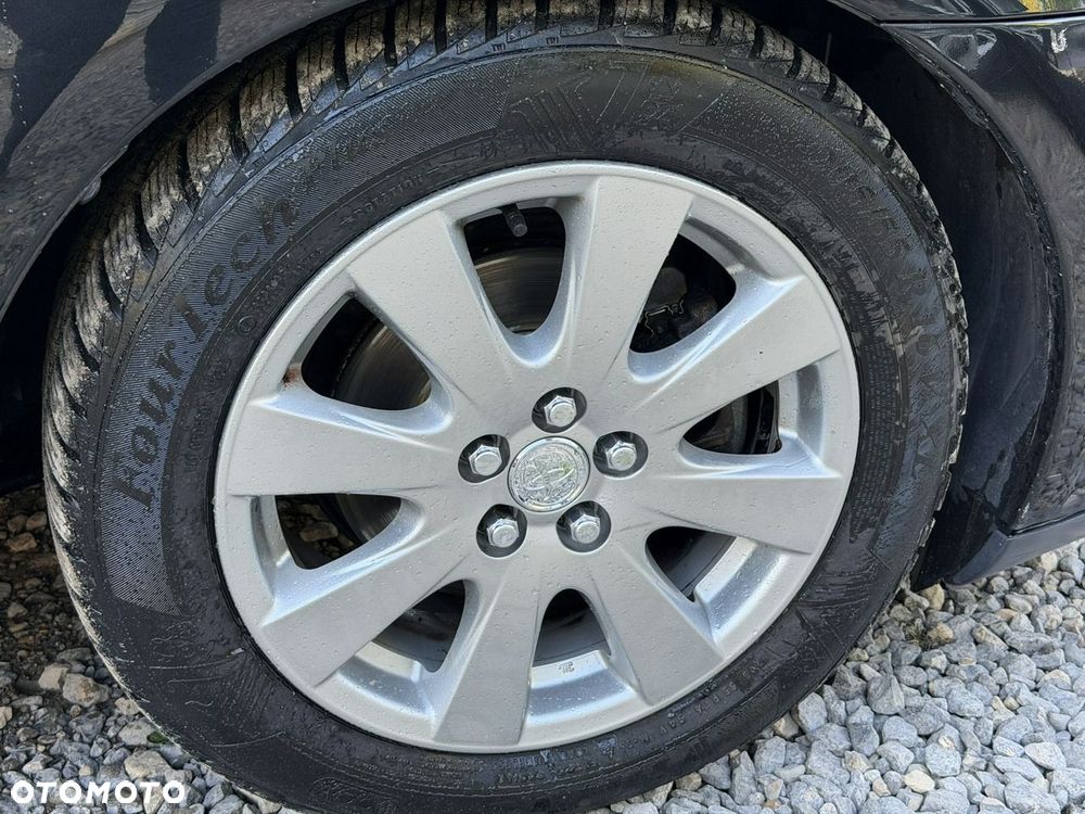 Toyota Avensis - 12