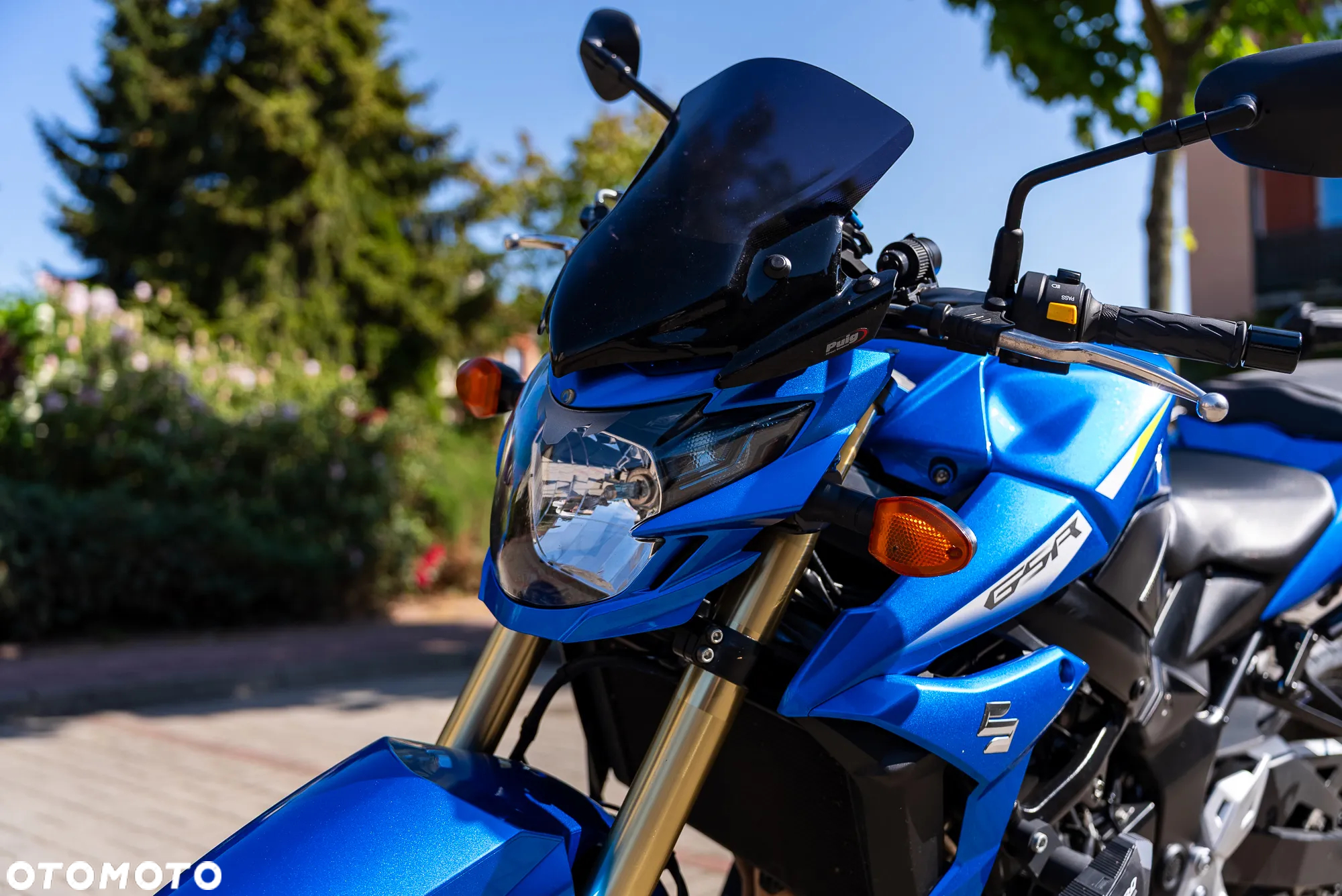 Suzuki GSR - 6