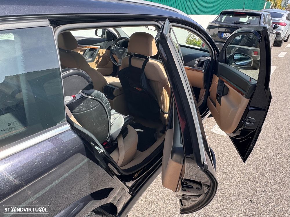Opel Vectra Caravan 1.9 CDTi Elegance Aut - 17