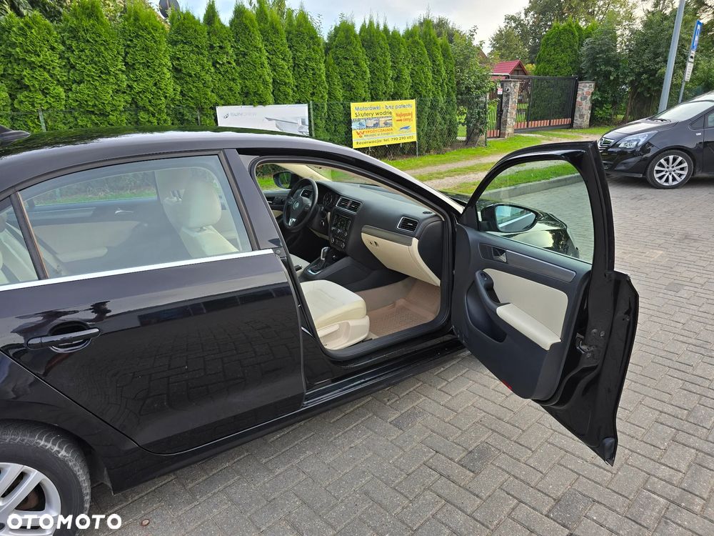 Volkswagen Jetta 2.0 TDI Highline DSG - 7