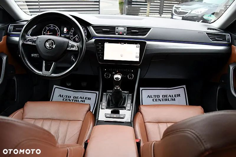 Skoda Superb 2.0 TDI Sportline - 28