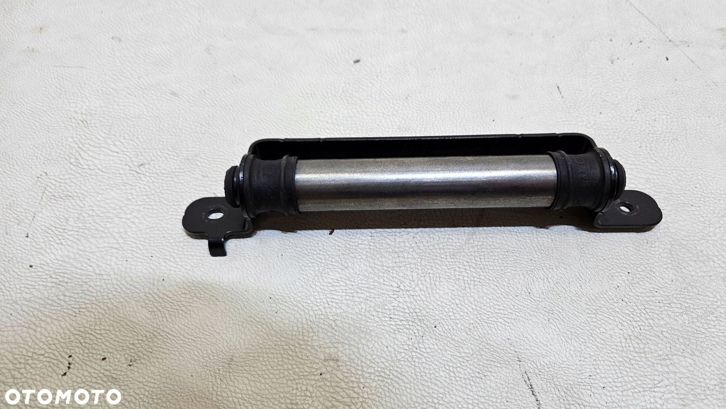 CIĘŻAREK WYRÓWNOWAŻAJĄCY KLAPĘ BAGAŻNIKA AUDI A7 C8 LIFT 8W6827242D - 2