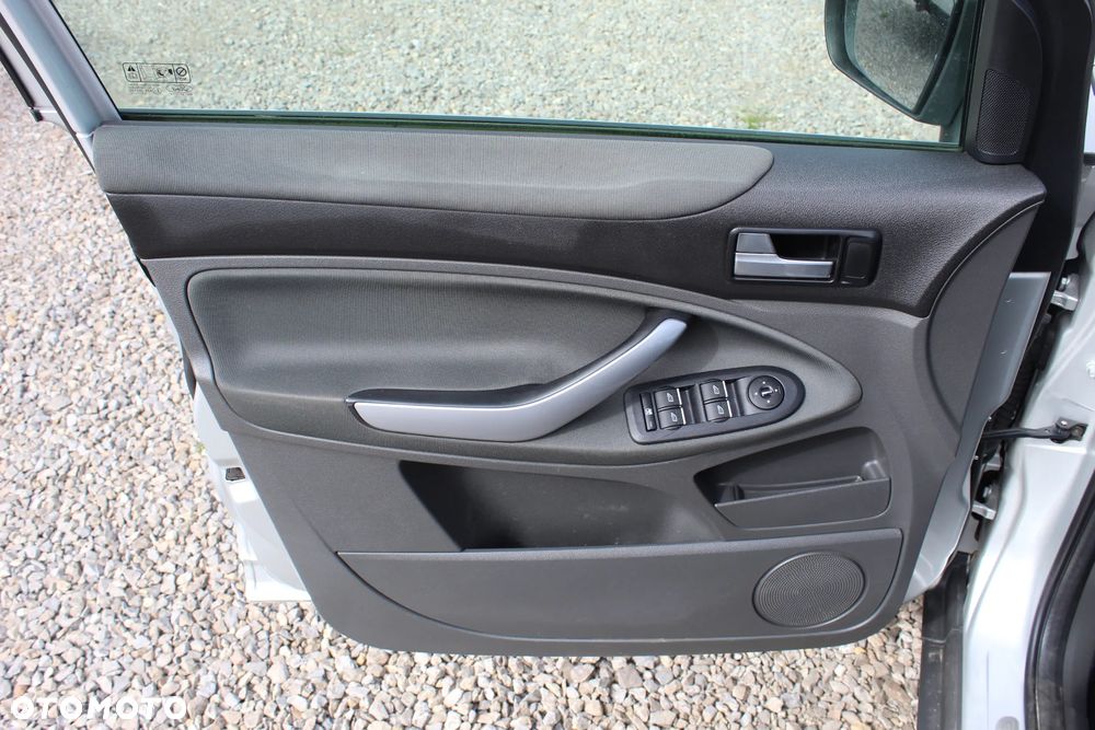 Ford Kuga - 13