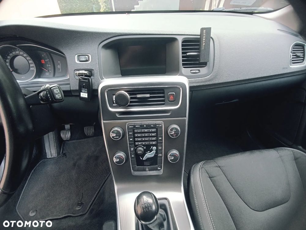 Volvo V60 D4 Momentum - 9