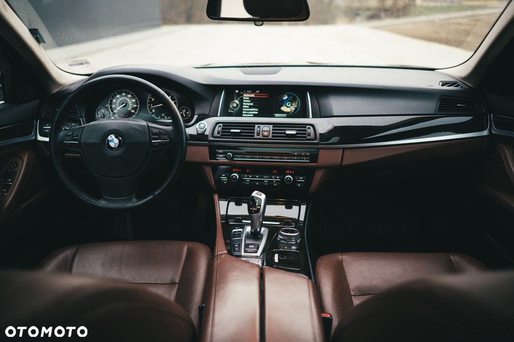 BMW Seria 5 535i xDrive Luxury Line - 16