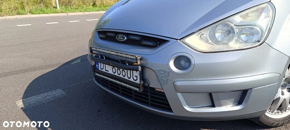 Ford S-Max - 11