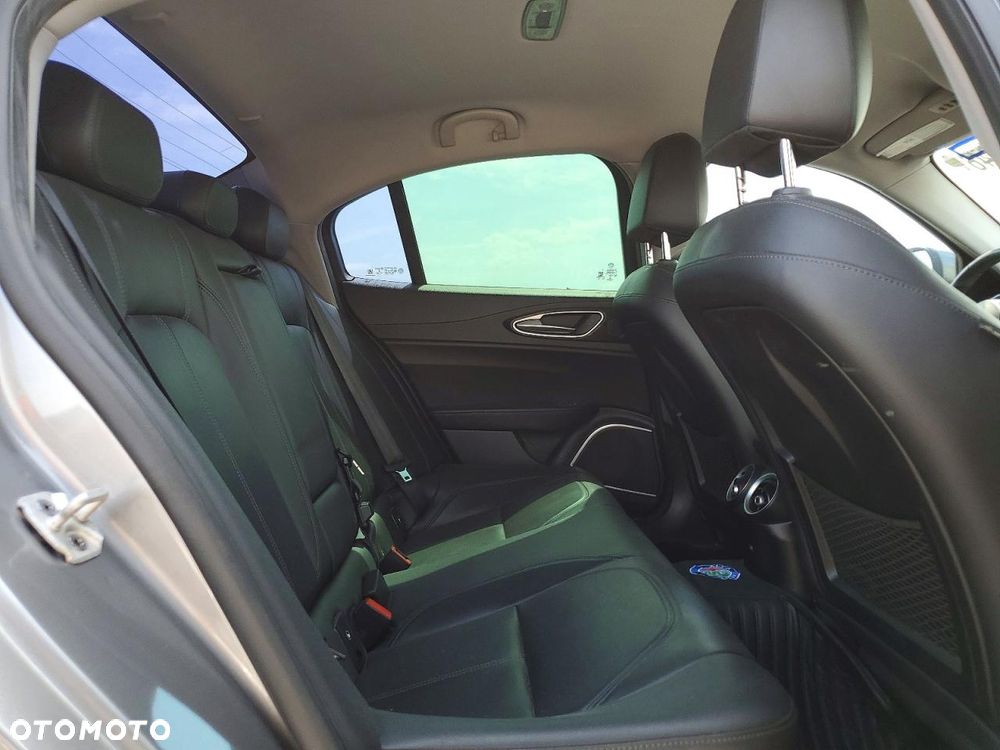 Alfa Romeo Giulia 2.0 Turbo 16V AT8-Q4 Veloce Ti - 10