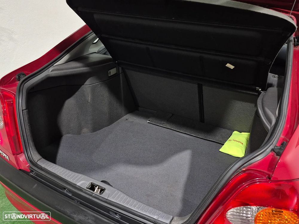 Toyota Avensis Liftback 1.6 Terra JE - 24