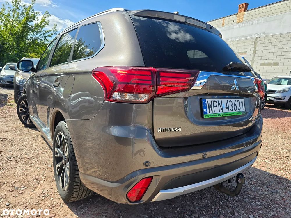 Mitsubishi Outlander 2.0 4WD Top - 8