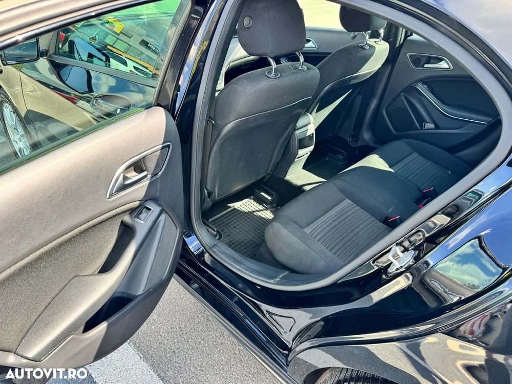 Mercedes-Benz EQA - 9