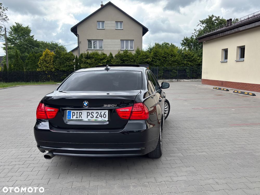 BMW Seria 3 320i - 9