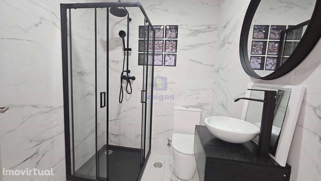 Edifício para Habitação e Comércio - Moradia T3 Renovada c/ Terraço e - Grande imagem: 5/49