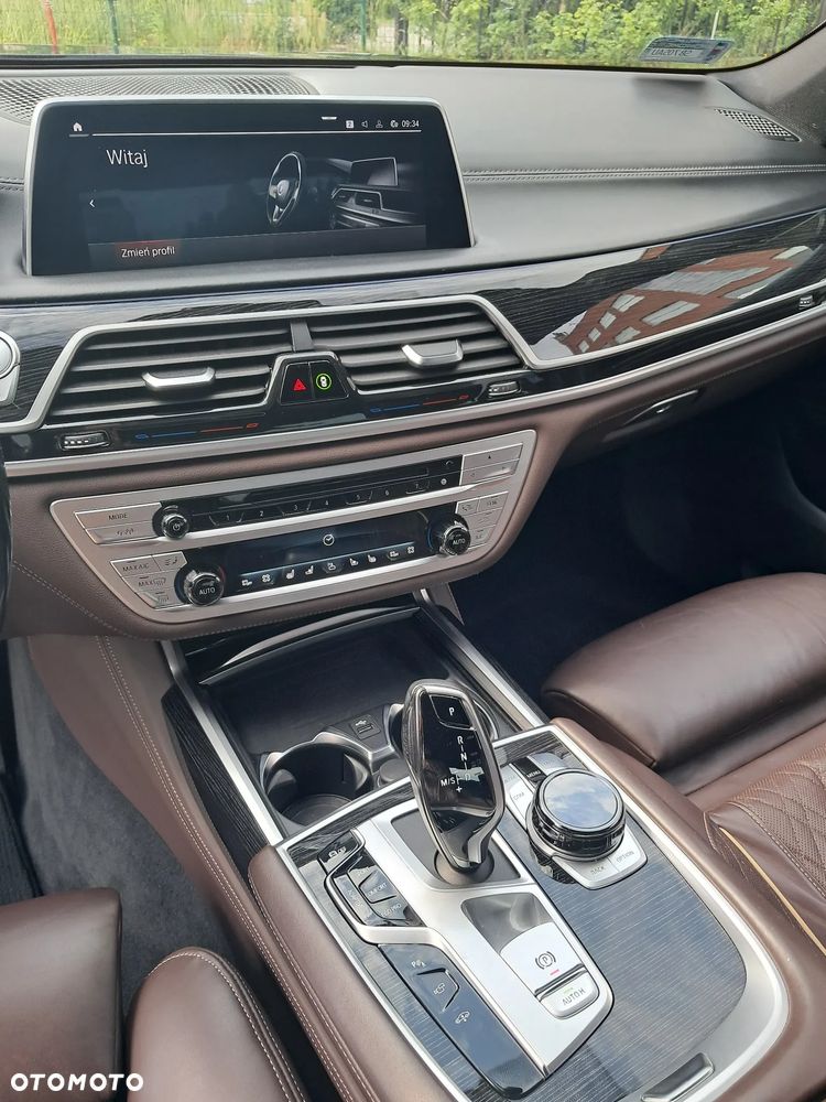 BMW Seria 7 750Li xDrive - 14