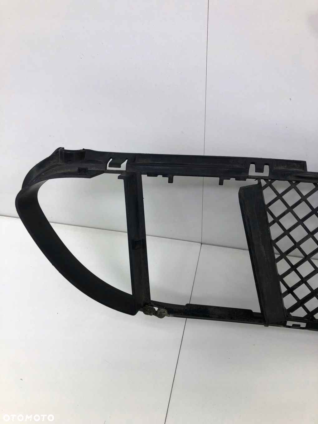 BMW E60 E61 KRATKA ZDERZAKA PRZÓD ŚRODKOWA M-PAKIET 7896586 - 8