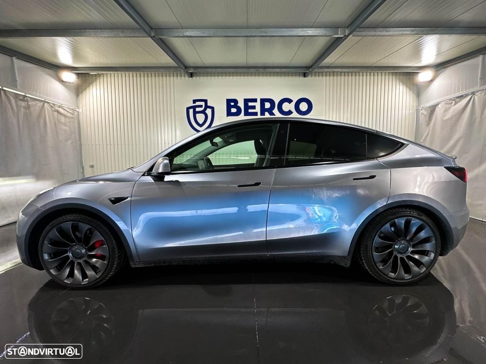 Tesla Model Y Performance Dual Motor AWD - 13