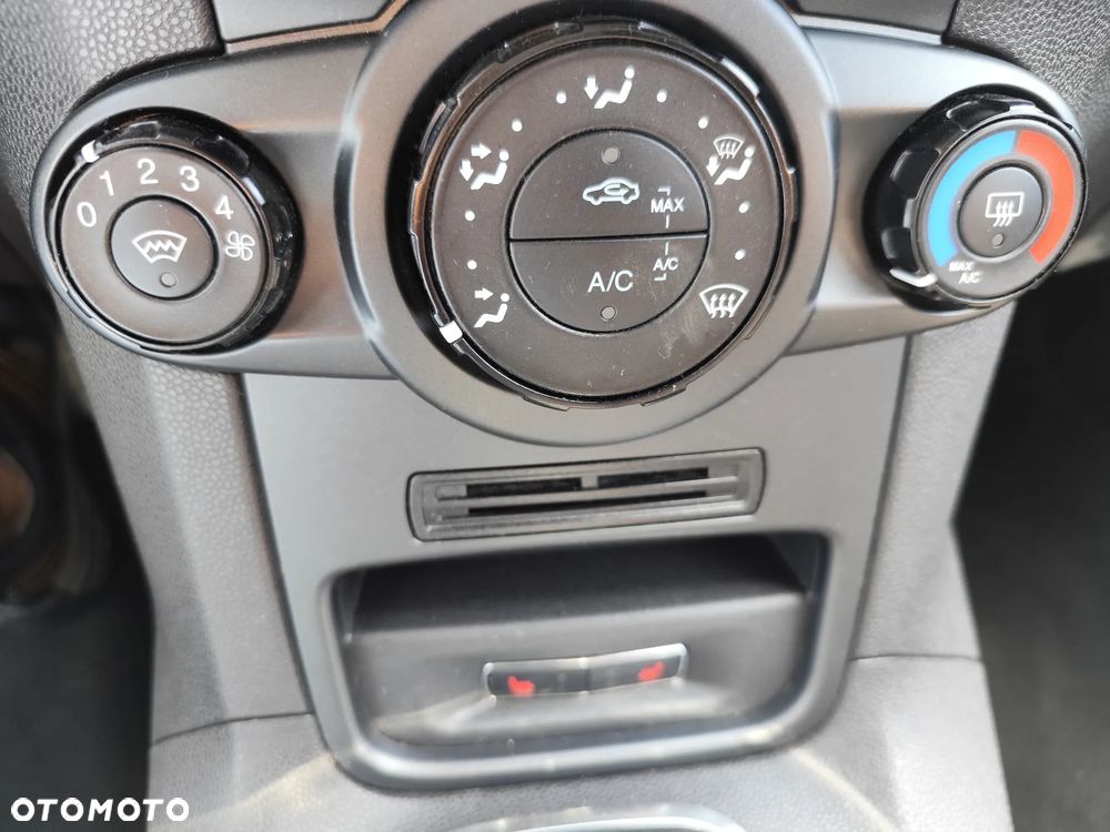 Ford Fiesta 1.25 Titanium X - 27
