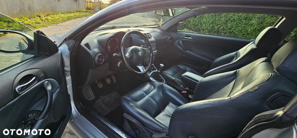 Alfa Romeo GT 1.9JTD 16V Distinctive - 12