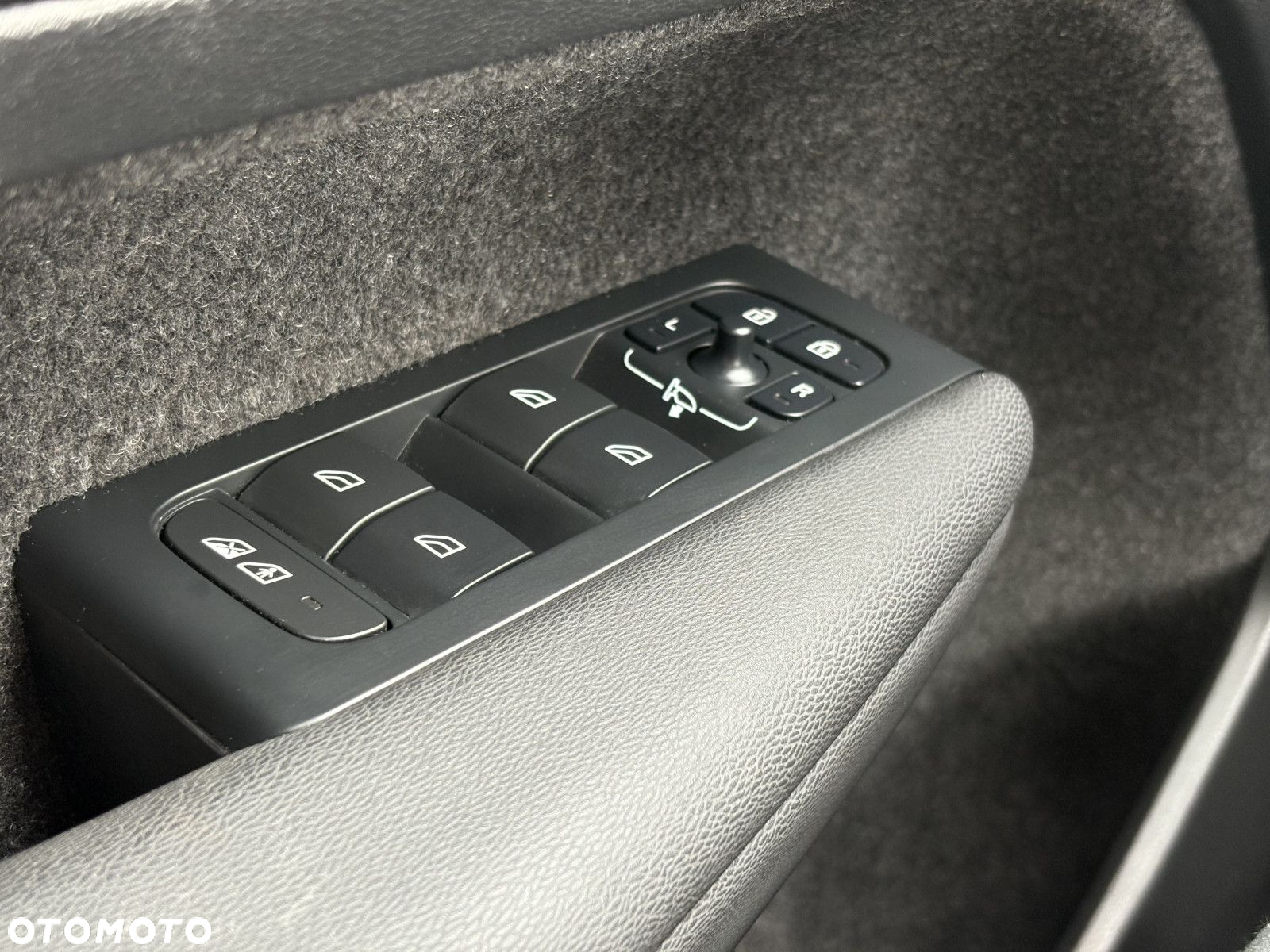 Volvo XC 40 - 25