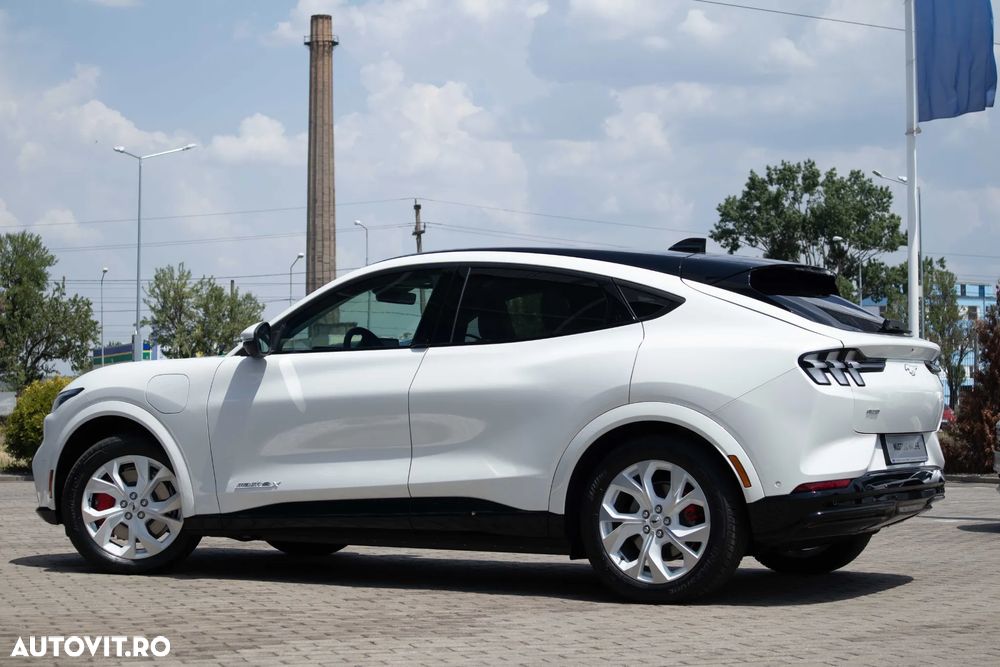 Ford Mustang Mach-E - 10