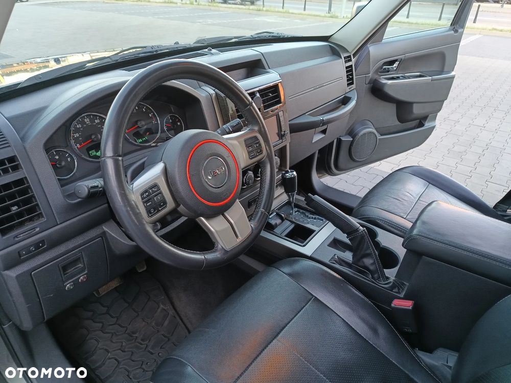 Jeep Liberty - 10