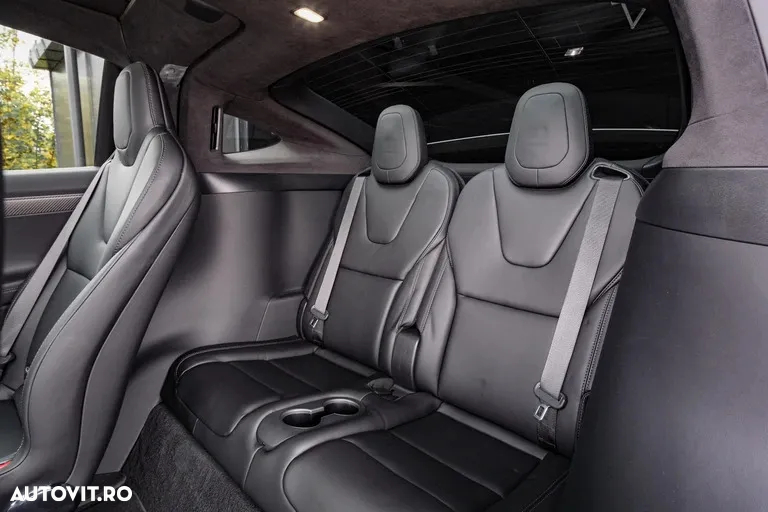 Tesla Model X - 14