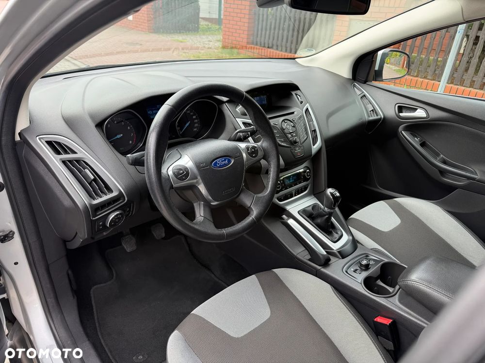Ford Focus - 32
