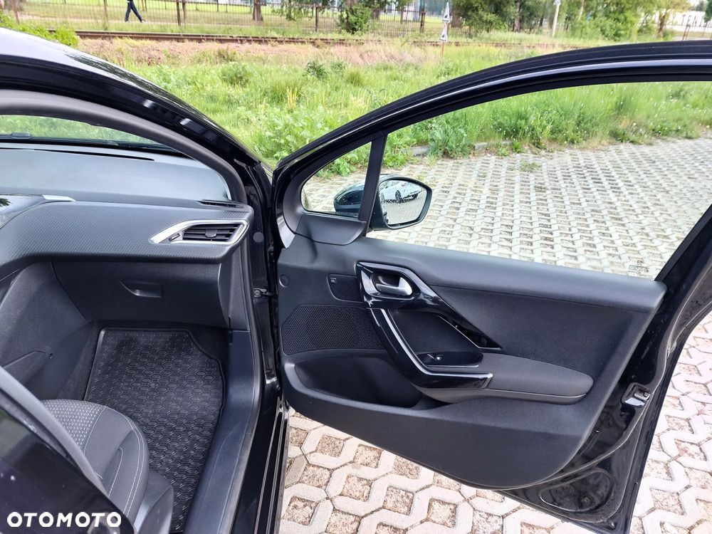 Peugeot 208 PureTech 82 Allure - 11